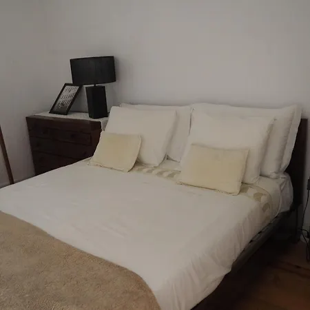 Typical Duplex In Bairro Alto דירה *