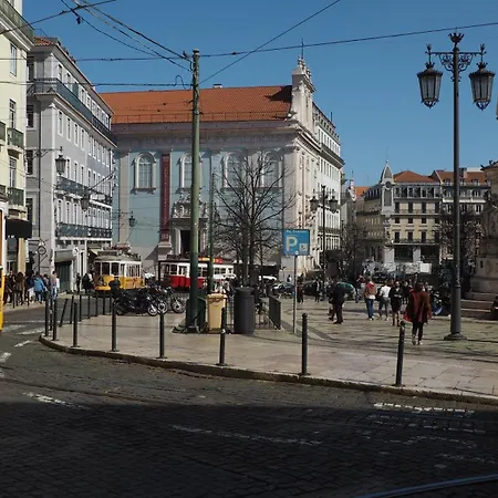아파트 Typical Duplex In Bairro Alto *